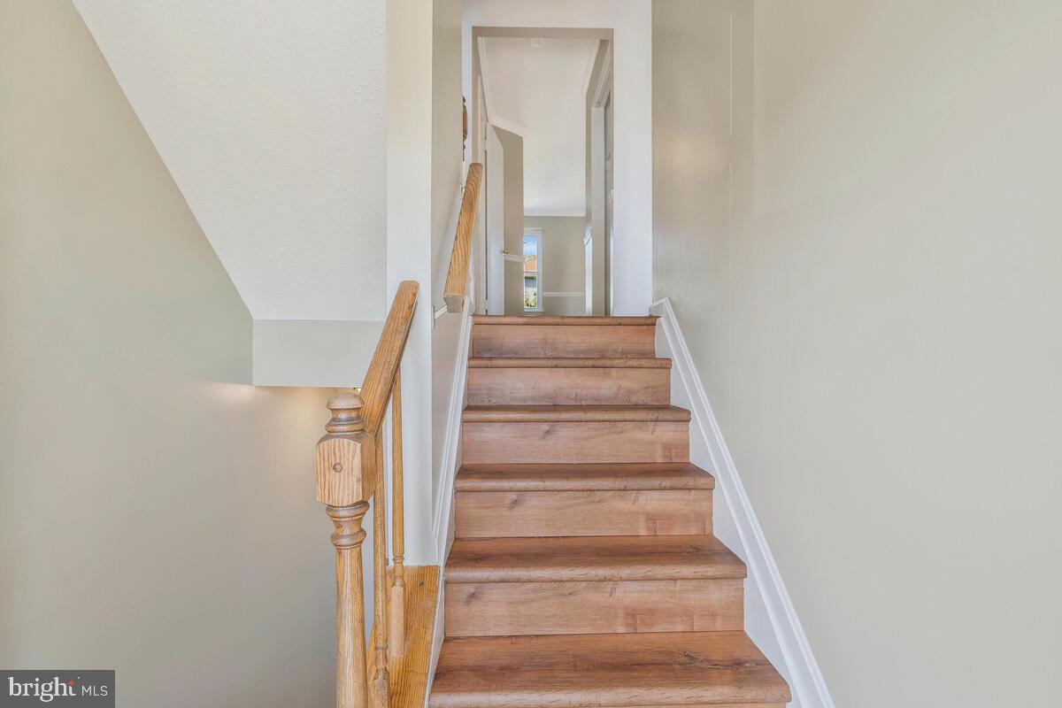 24 OAKSIDE LANE