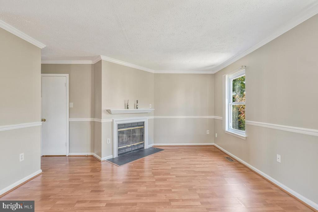24 OAKSIDE LANE