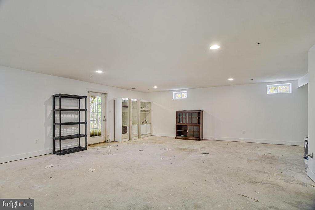 9792 ELMSHORN COURT