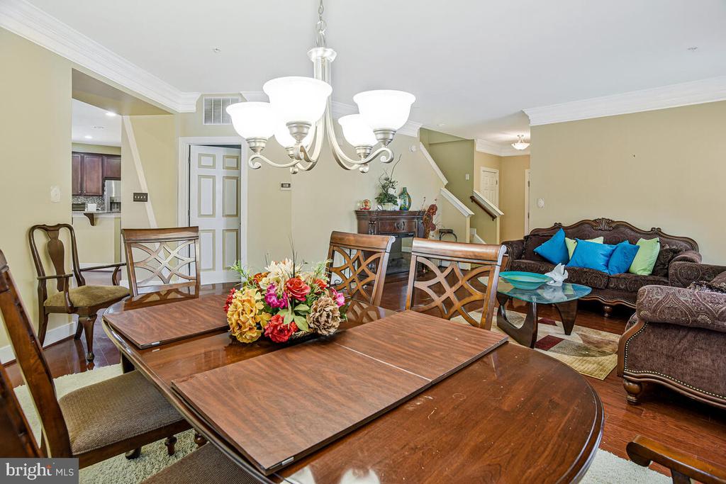 9792 ELMSHORN COURT