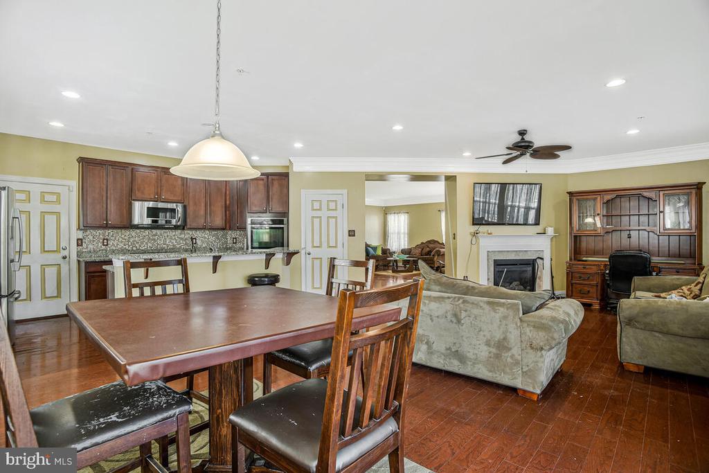 9792 ELMSHORN COURT