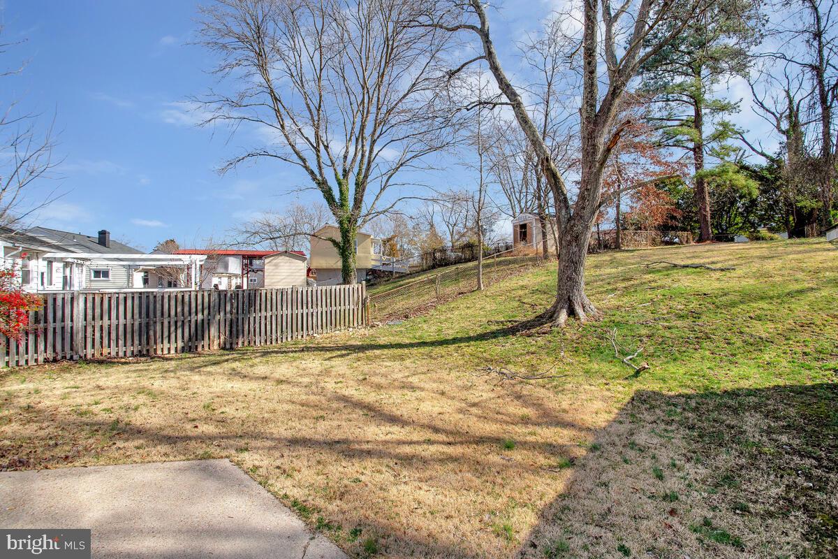 325 - B WINSLOW ROAD