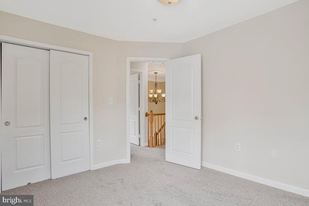 9606 CEDAR CREST WAY