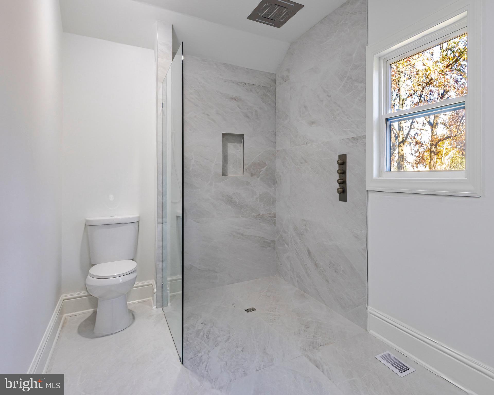85 N LOCUST AVENUE