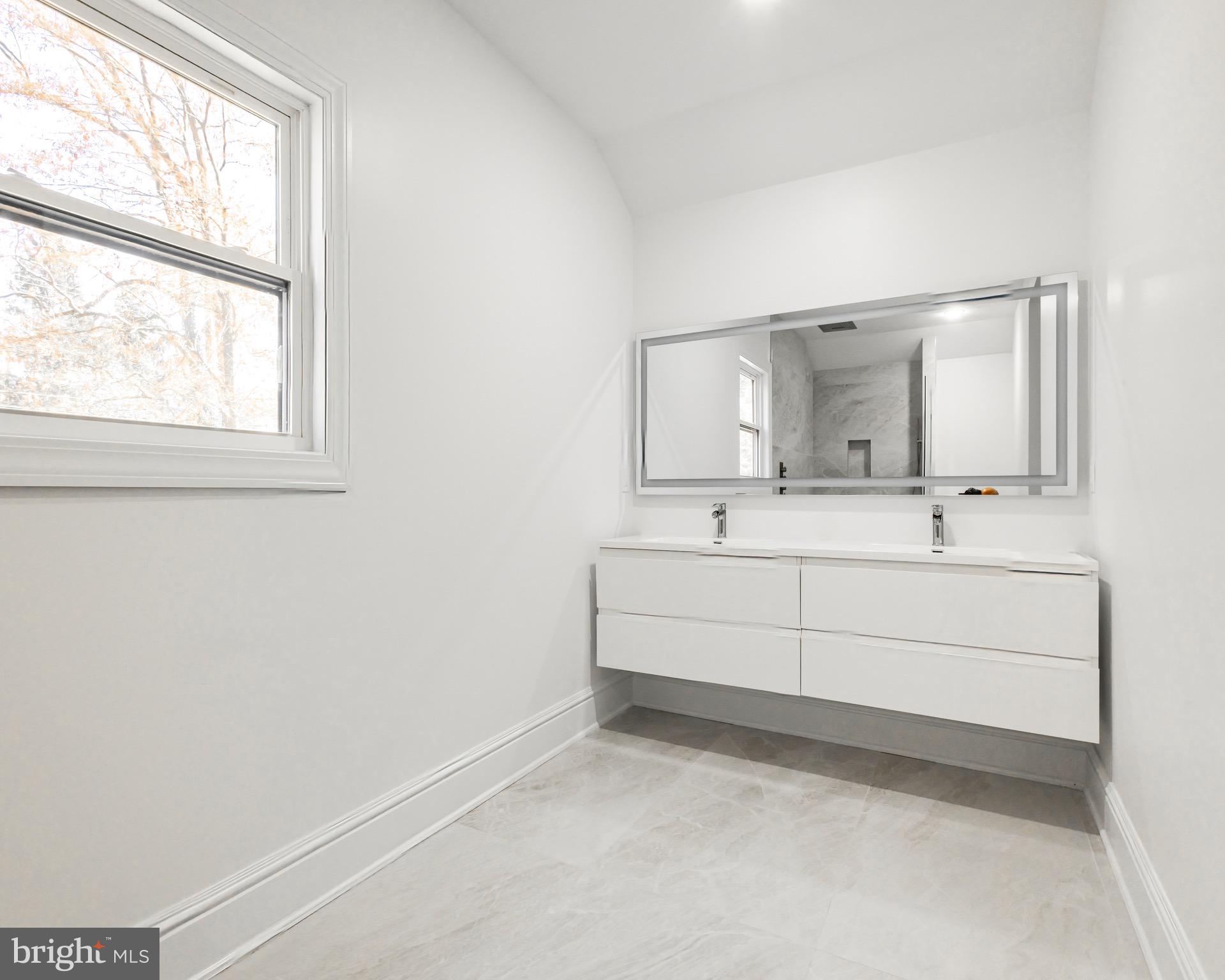 85 N LOCUST AVENUE
