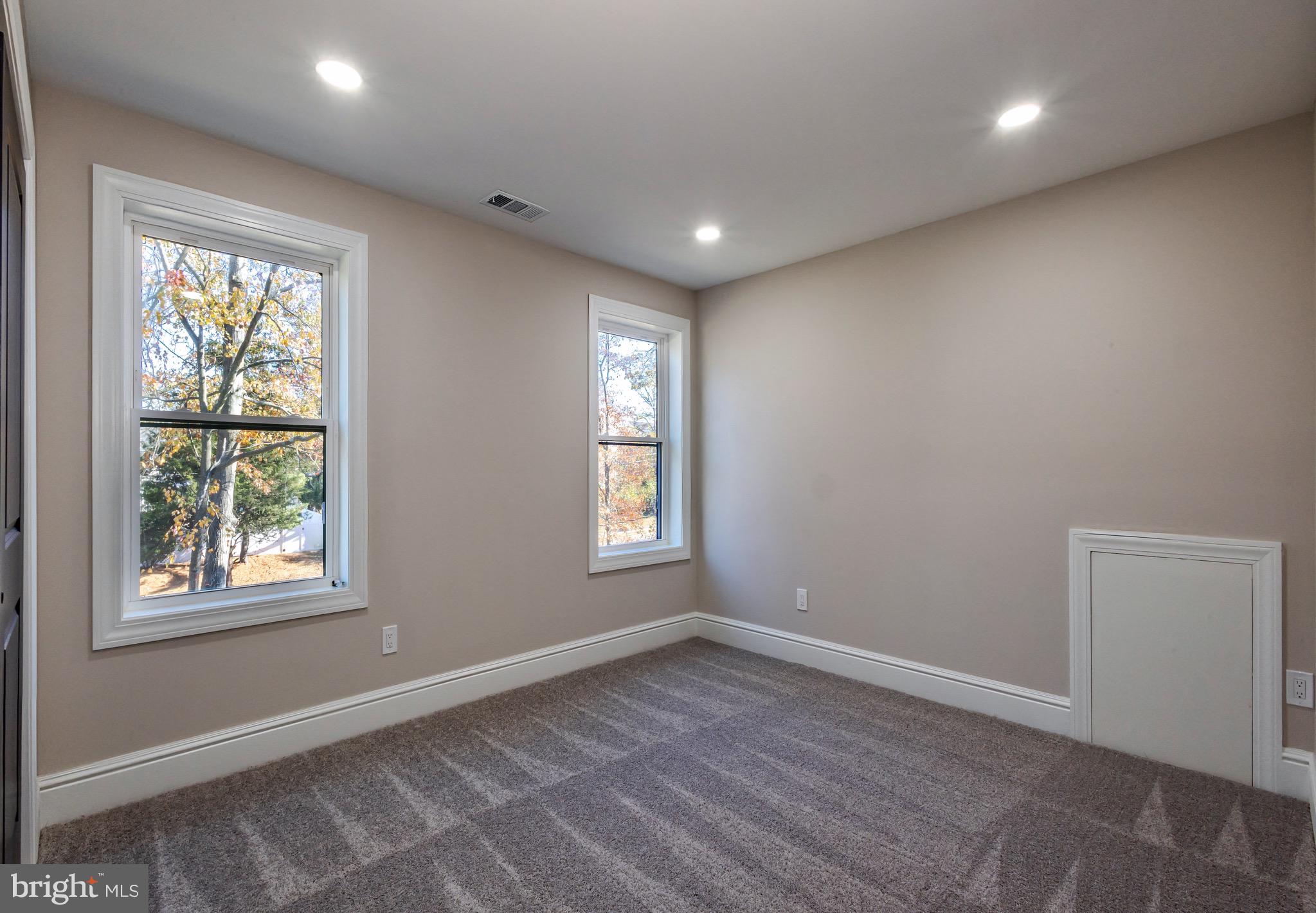 85 N LOCUST AVENUE