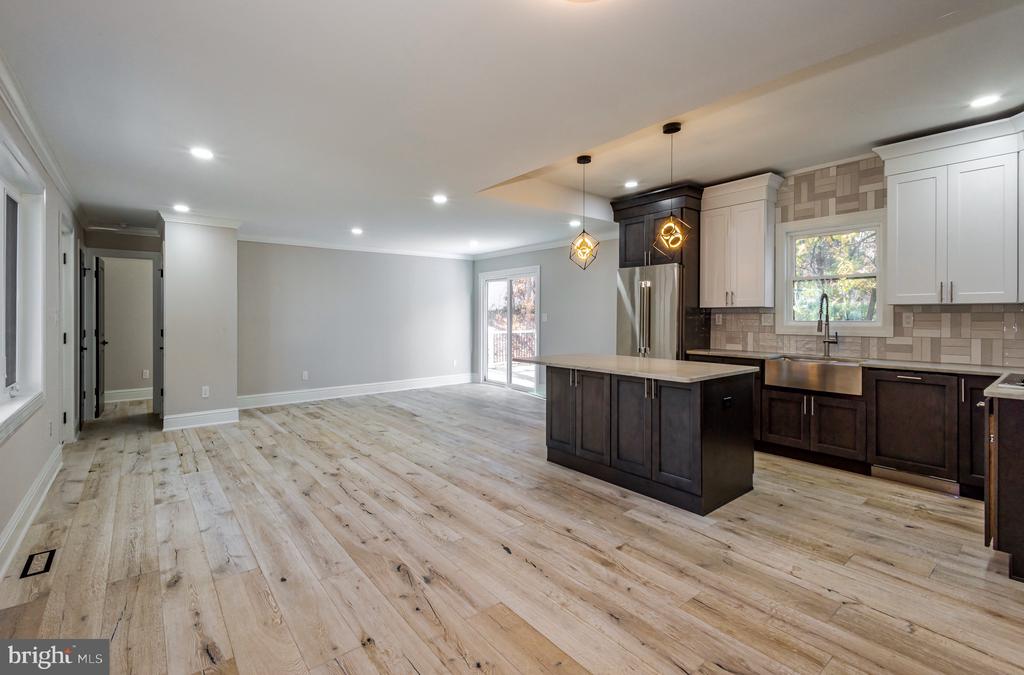 85 N LOCUST AVENUE