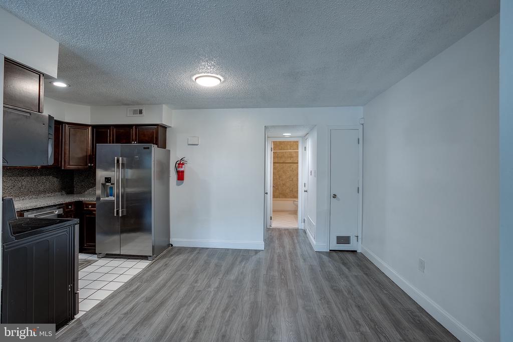 810 WINDING WAY