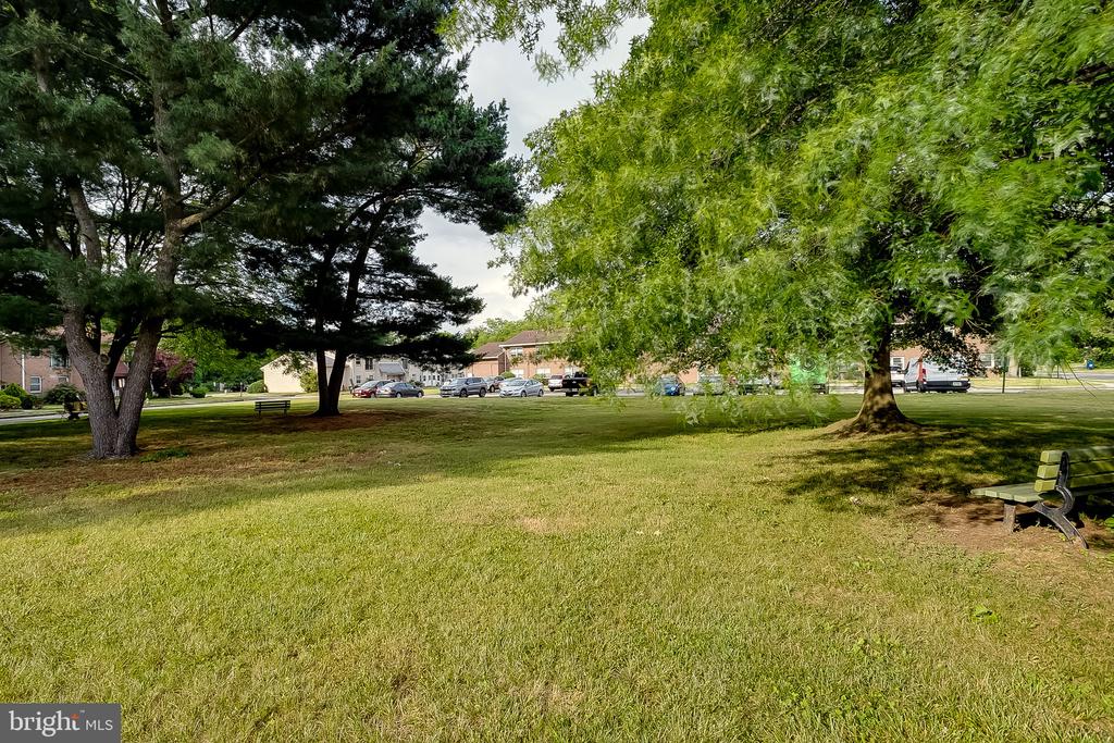 810 WINDING WAY