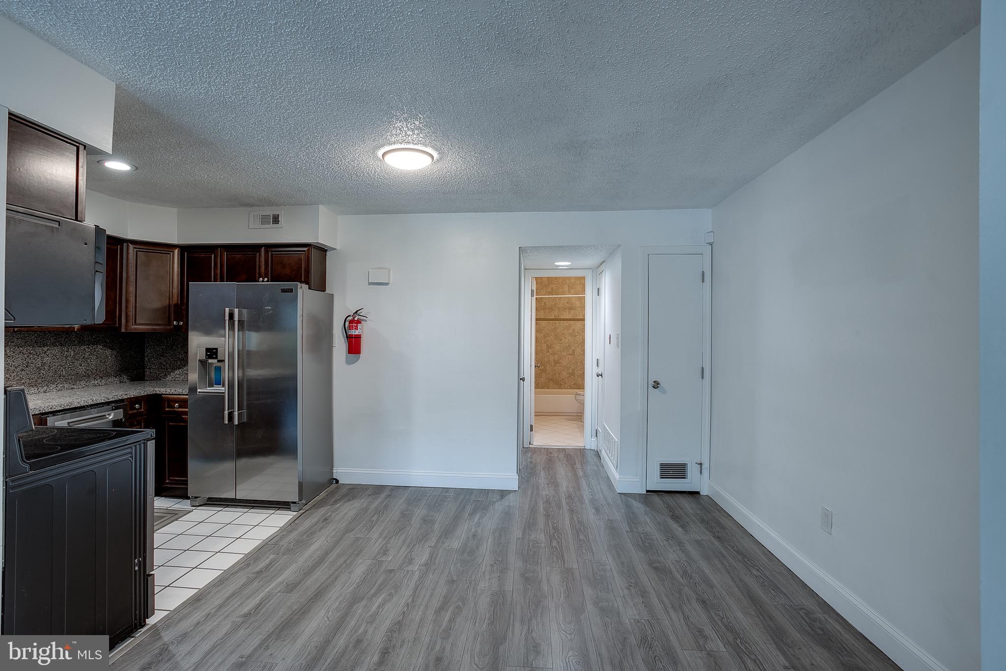 810 WINDING WAY