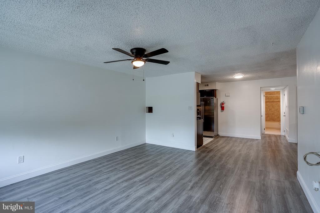 810 WINDING WAY