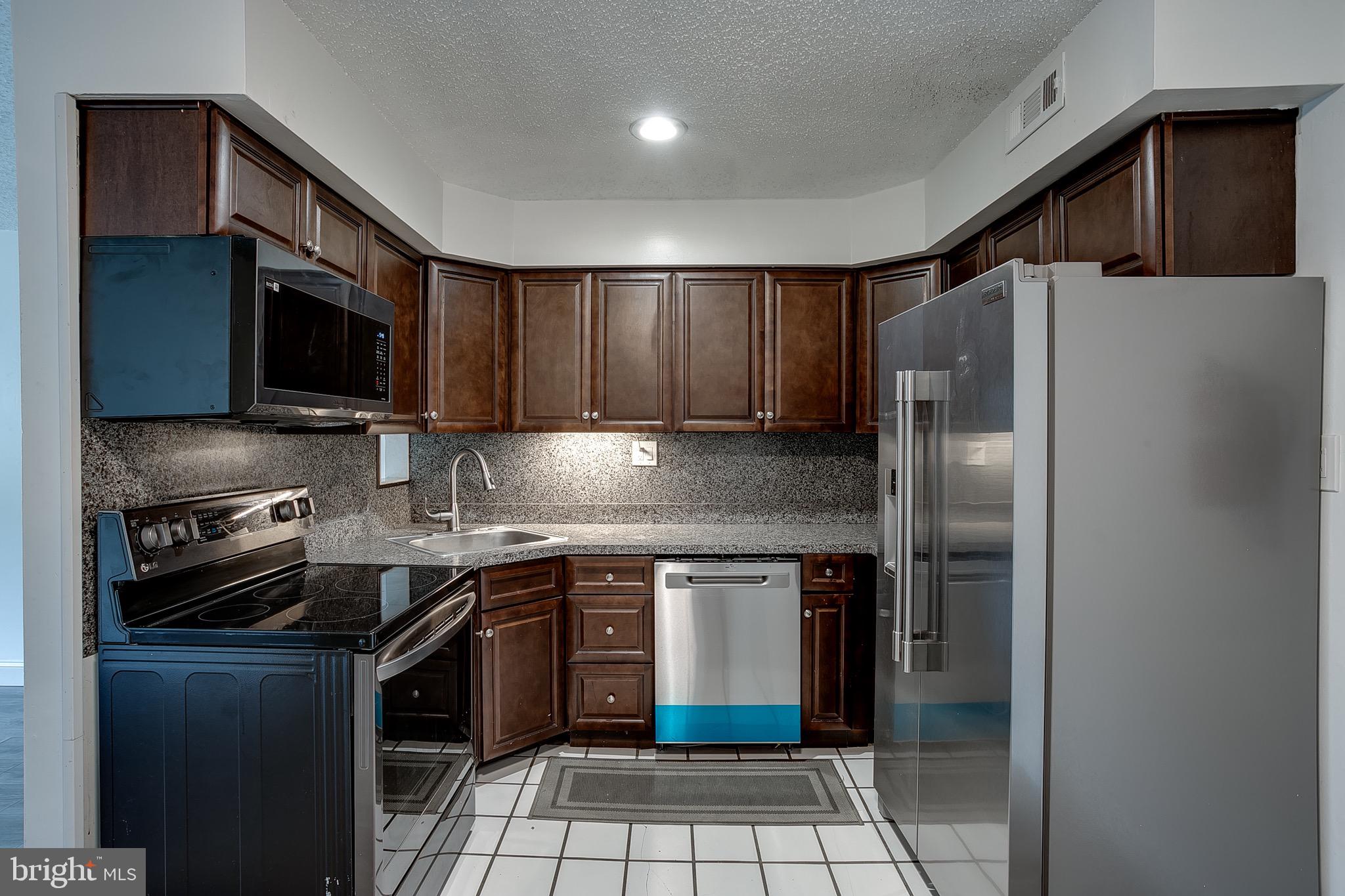 810 WINDING WAY