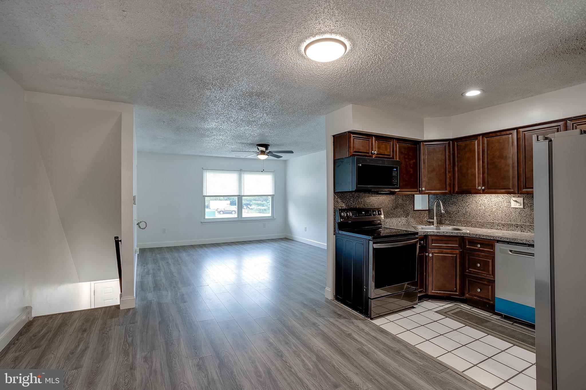 810 WINDING WAY