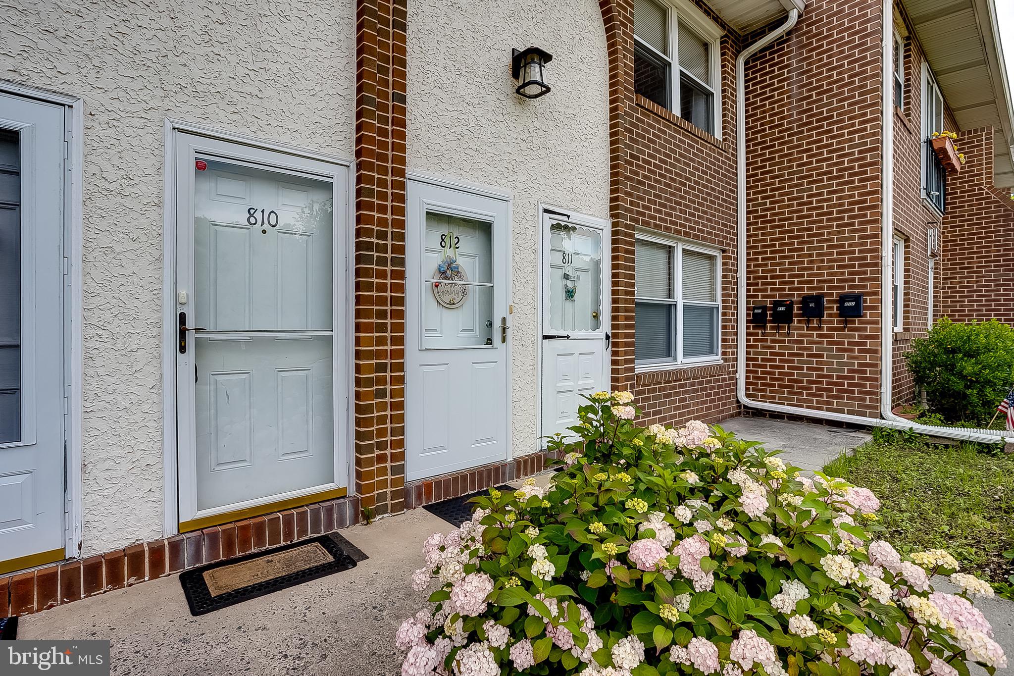 810 WINDING WAY