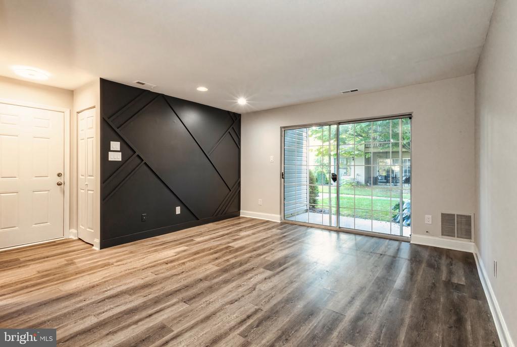 1303 HAWTHORNE COURT