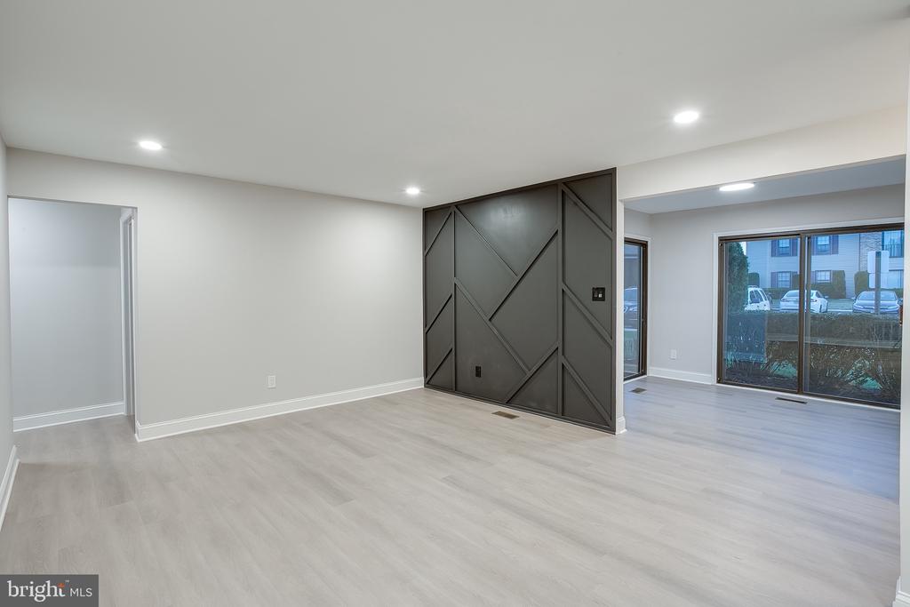 13 CAMELOT PLACE