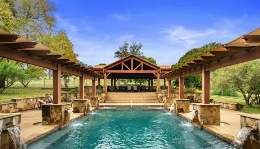 5395 Lago Vista Drive
