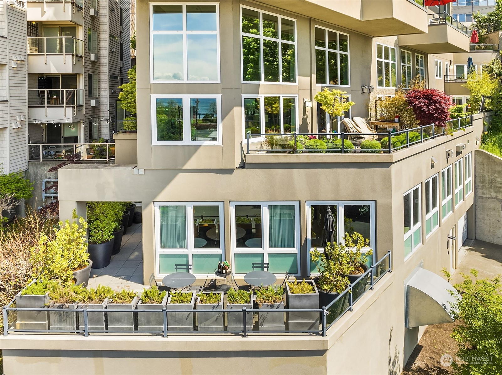 505 W Mercer Place #101