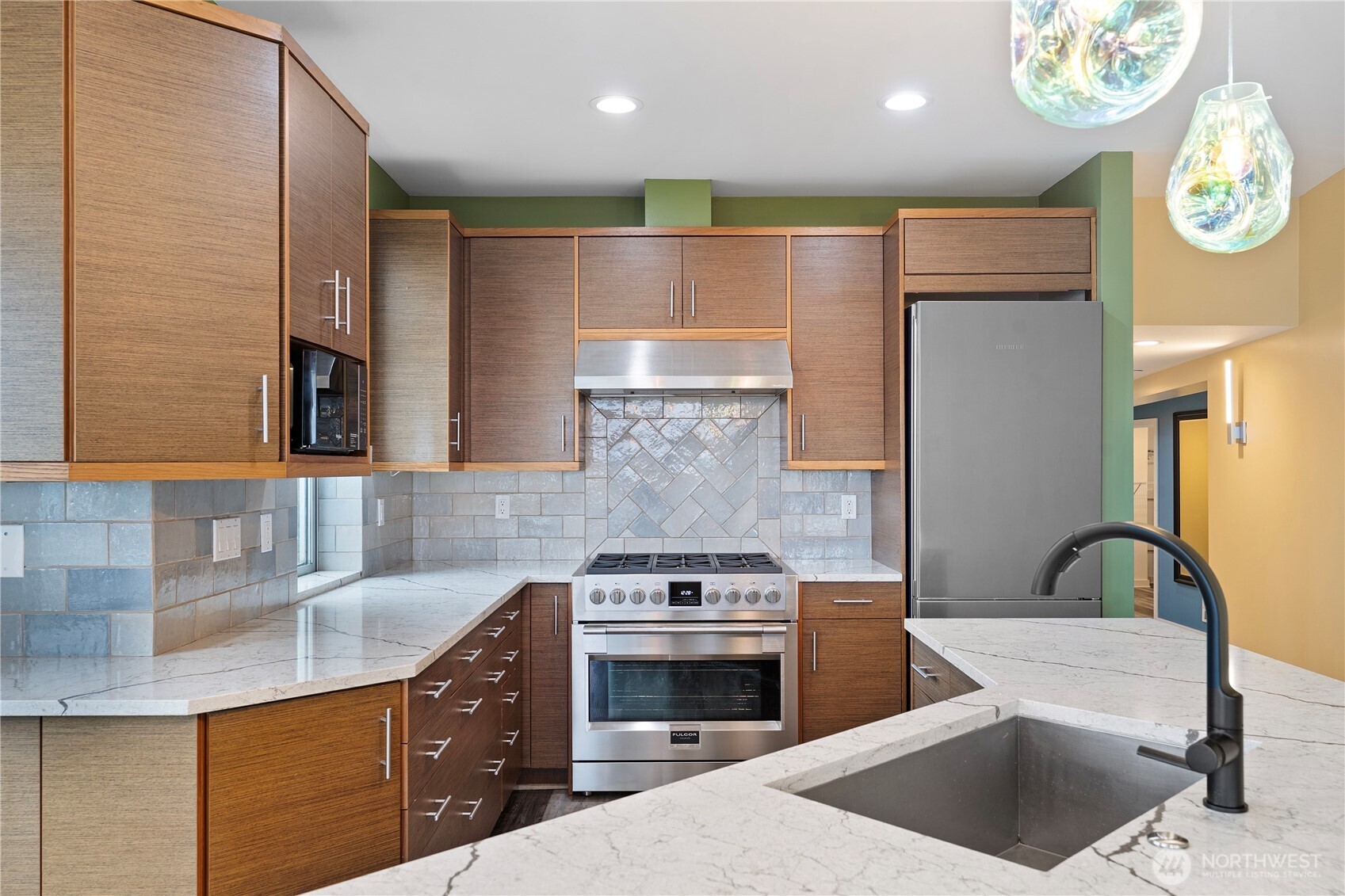 2731 Boylston Avenue E Unit: 300