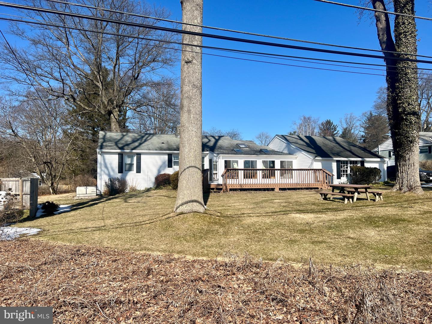414 School Ln