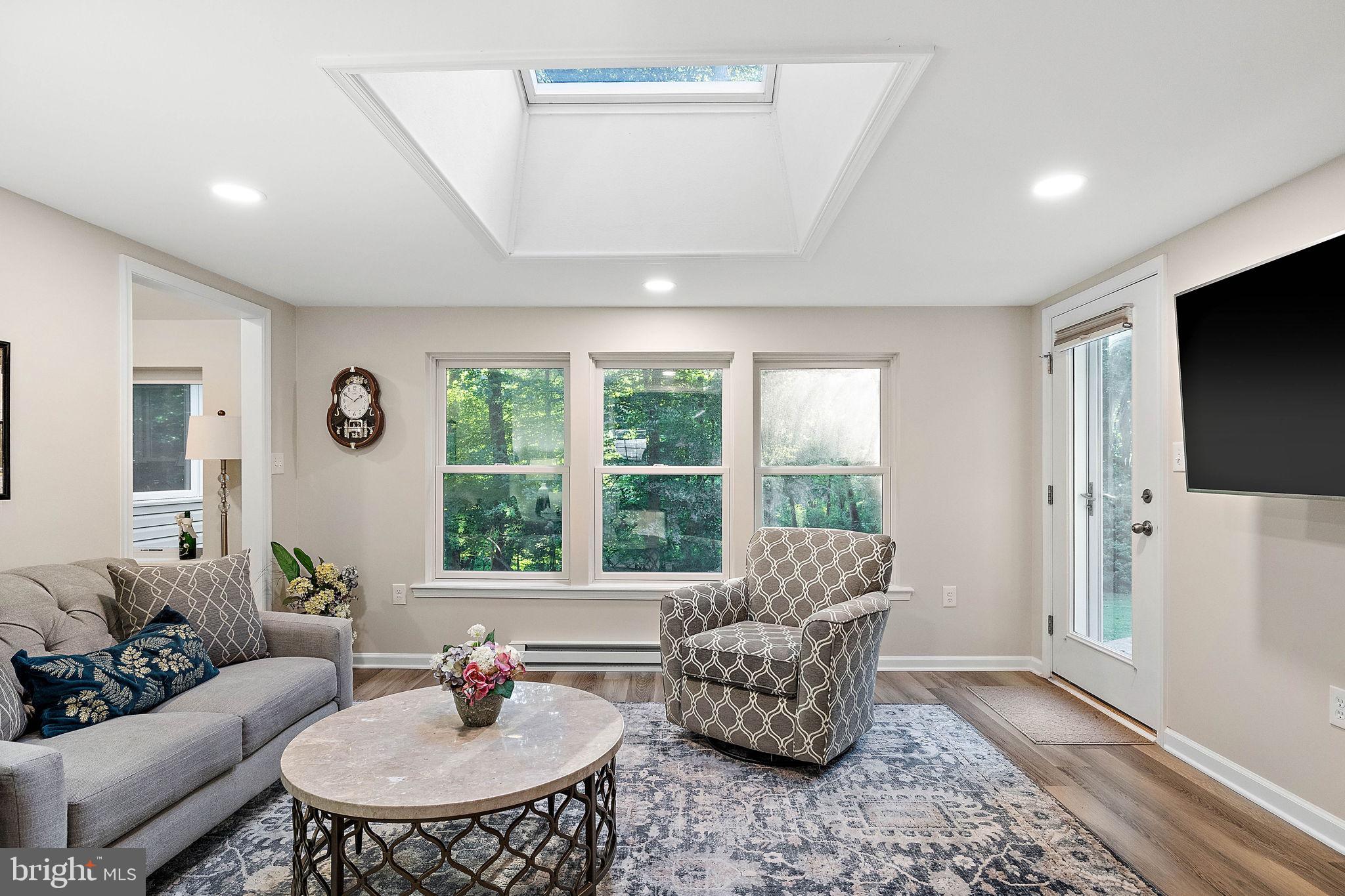 1117 Independence Dr