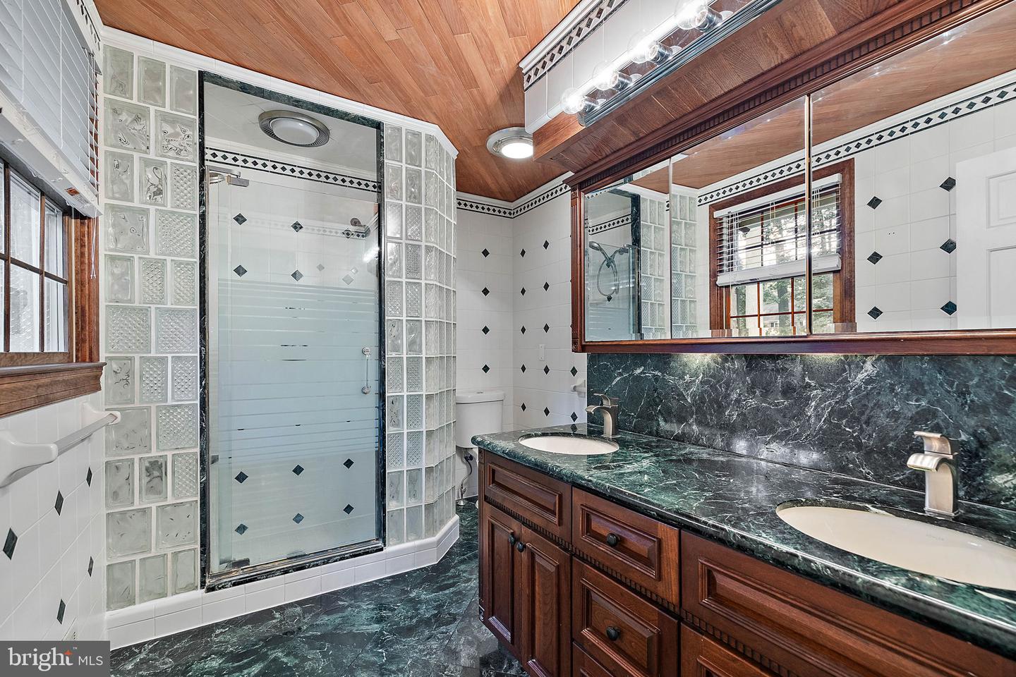 1117 Independence Dr