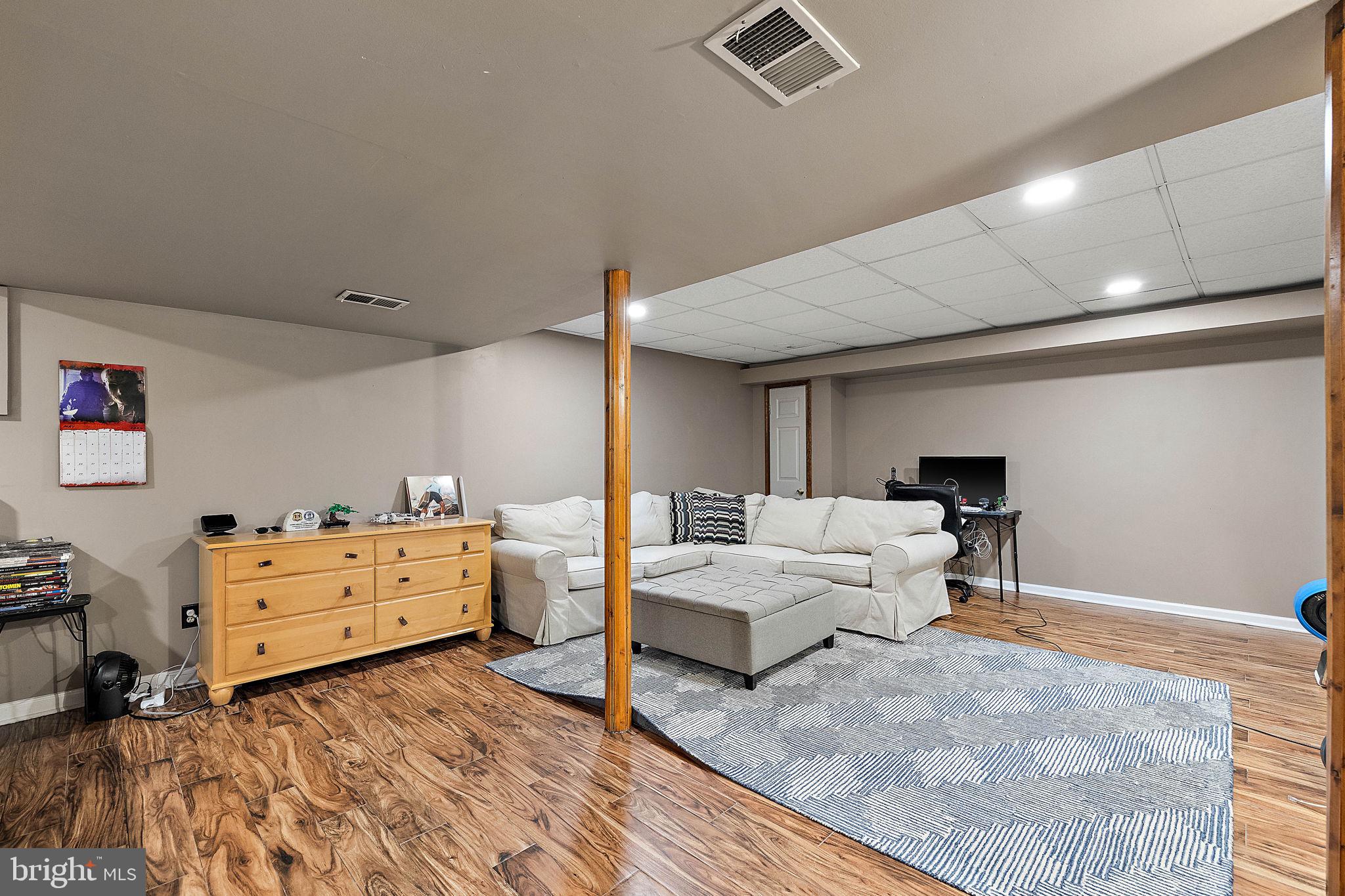 1117 Independence Dr