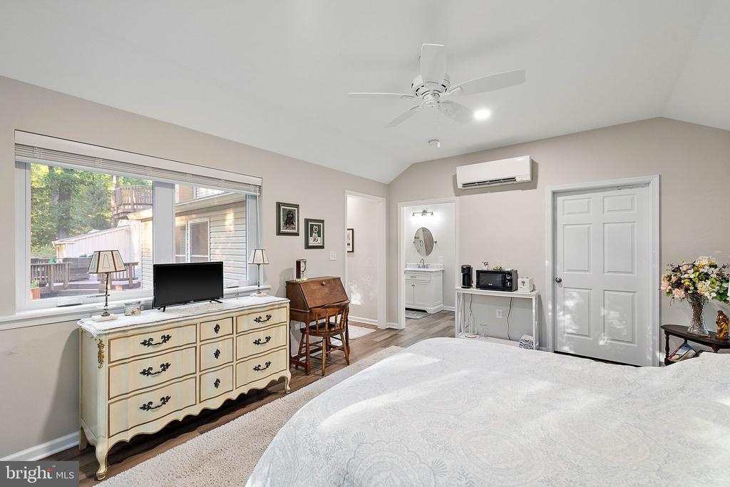 1117 Independence Dr