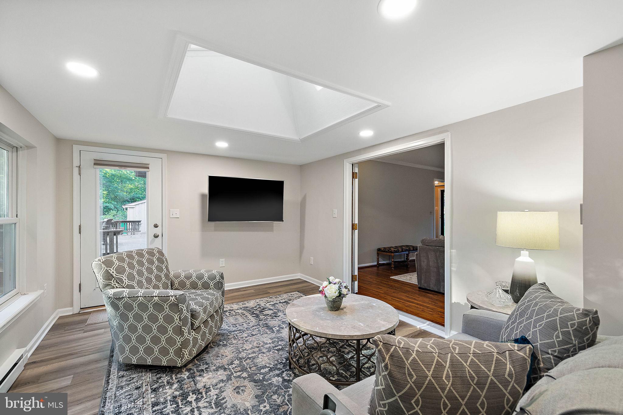 1117 Independence Dr