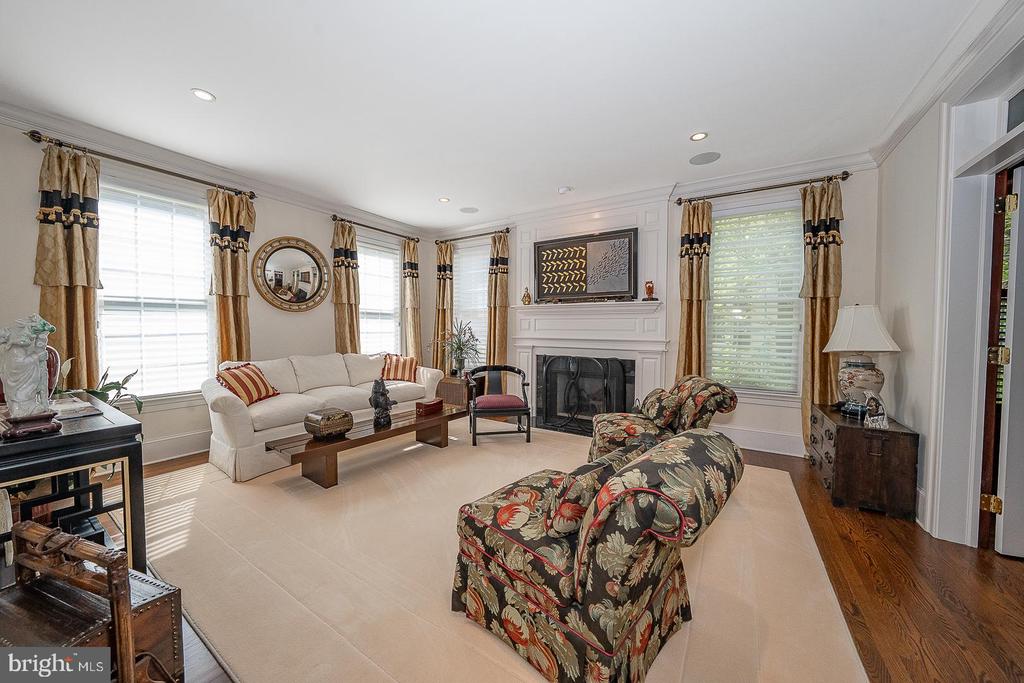 337 APPLEBROOK DRIVE