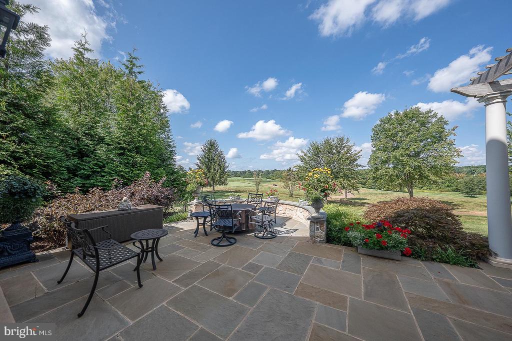 337 APPLEBROOK DRIVE