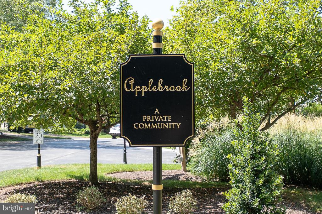 337 APPLEBROOK DRIVE