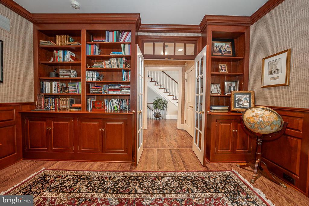 337 APPLEBROOK DRIVE