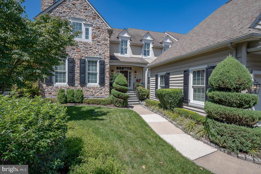 337 APPLEBROOK DRIVE