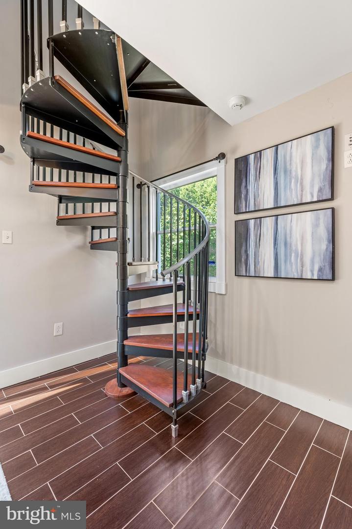 18 ALDWYN LANE