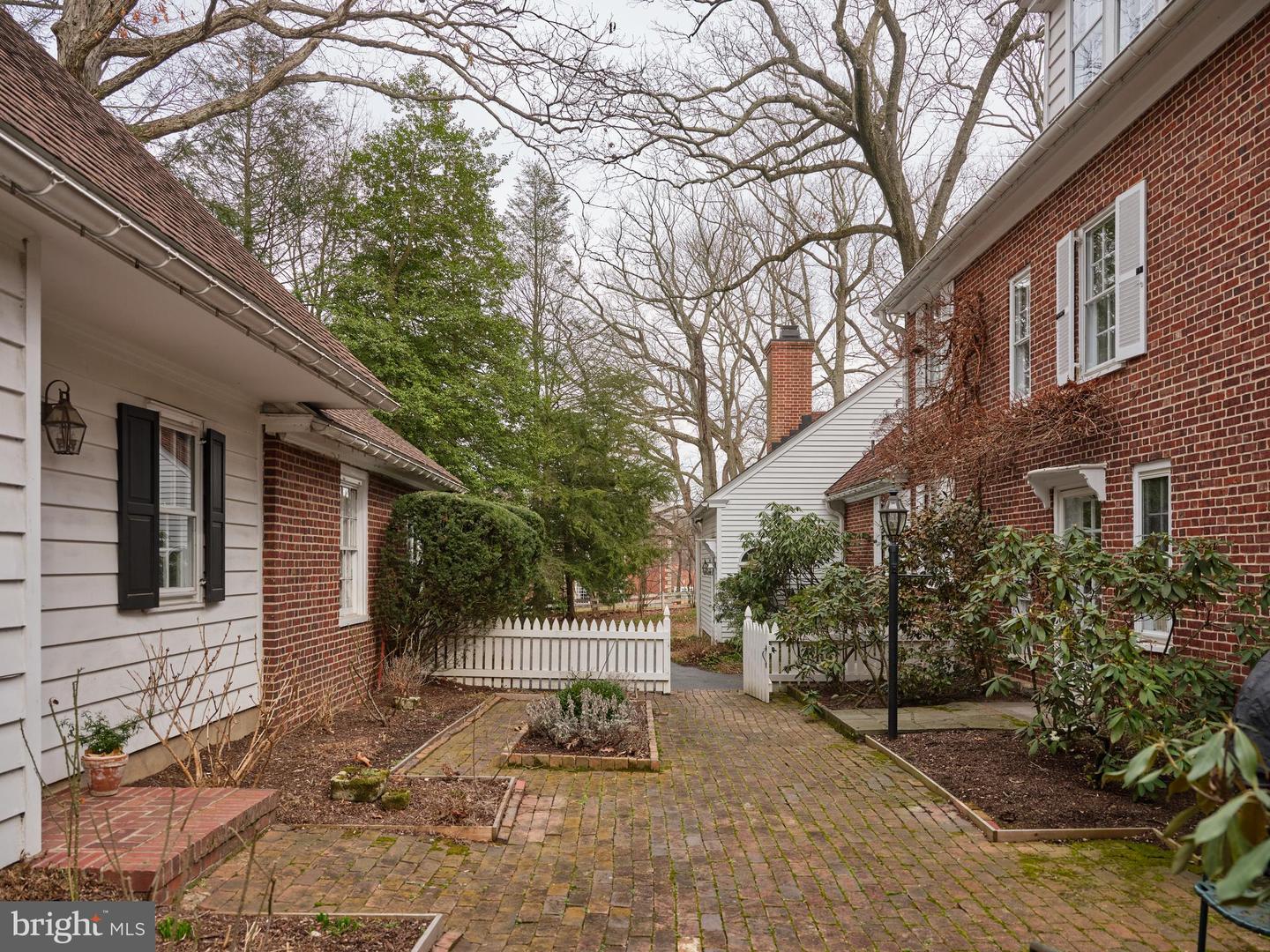 907 EAGLE ROAD