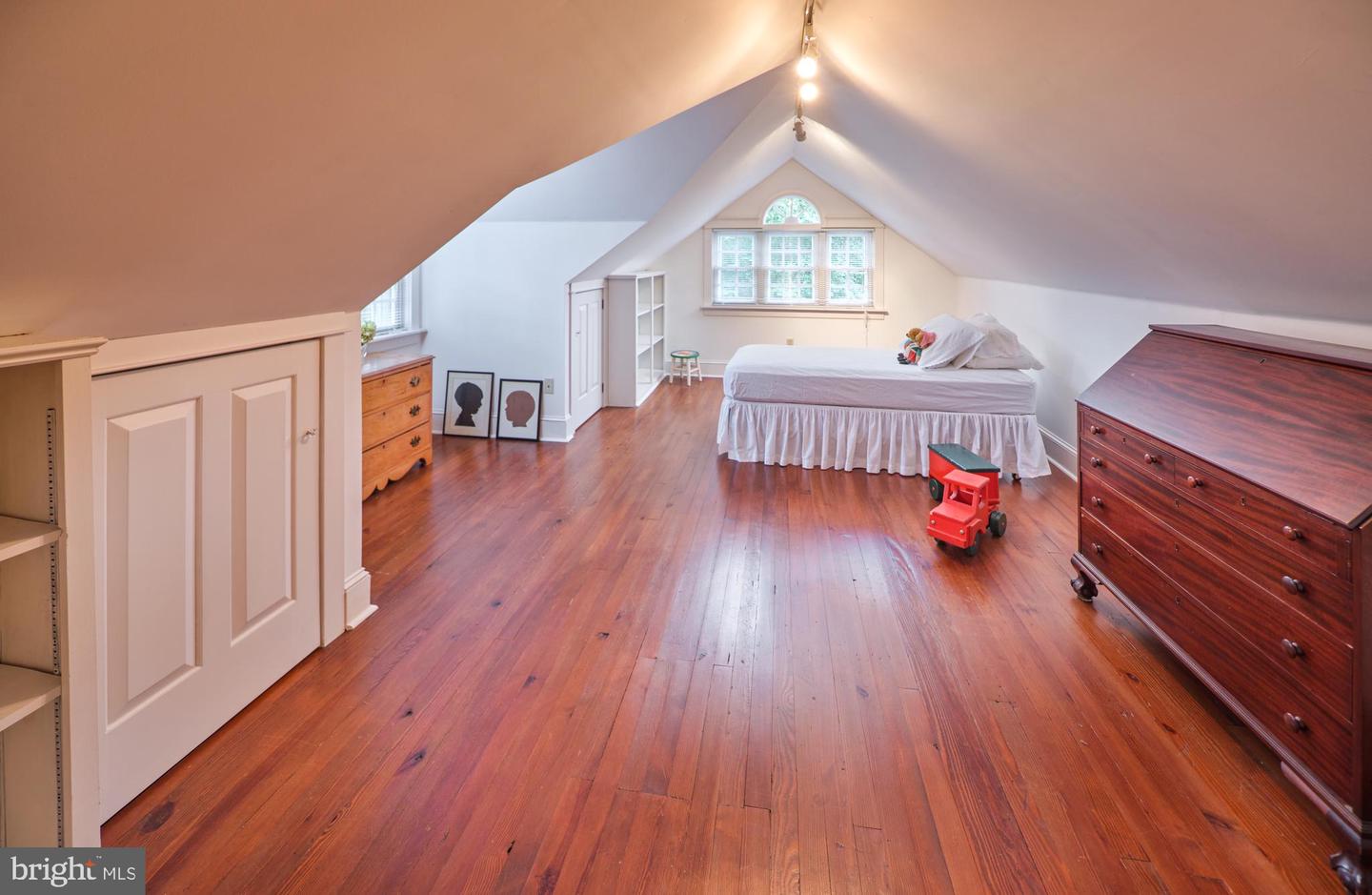 907 EAGLE ROAD