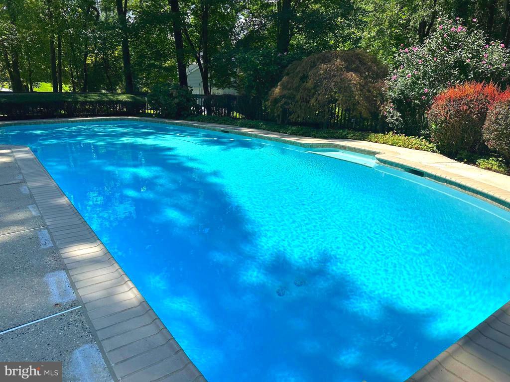 1 Lakeshore Dr