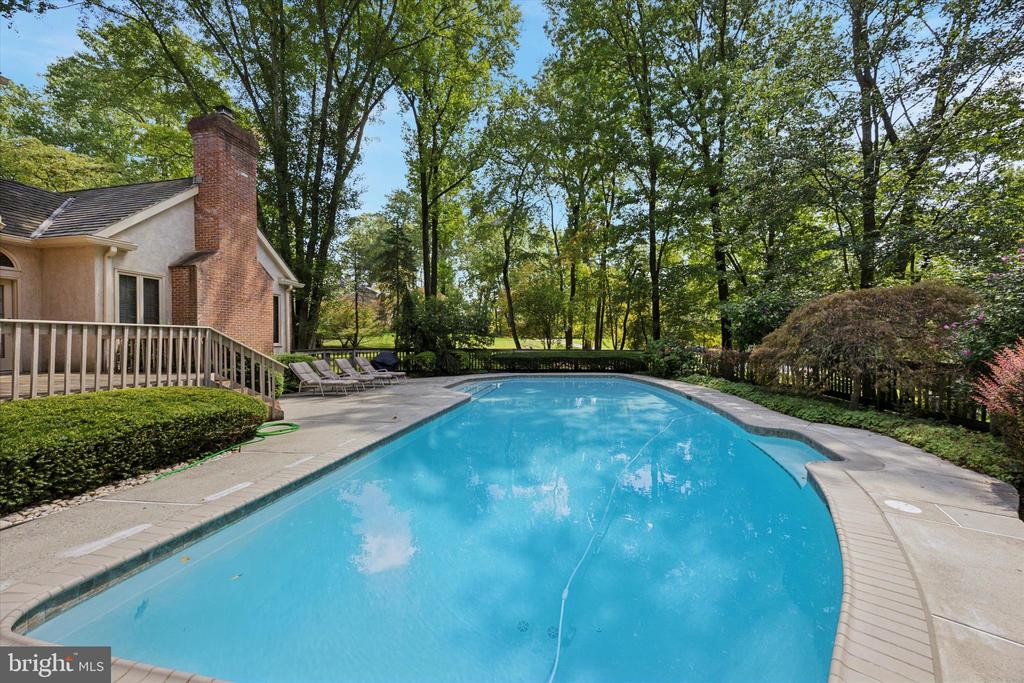 1 Lakeshore Dr
