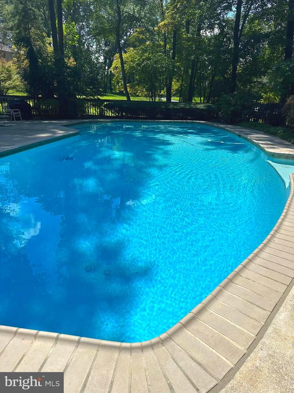 1 Lakeshore Dr