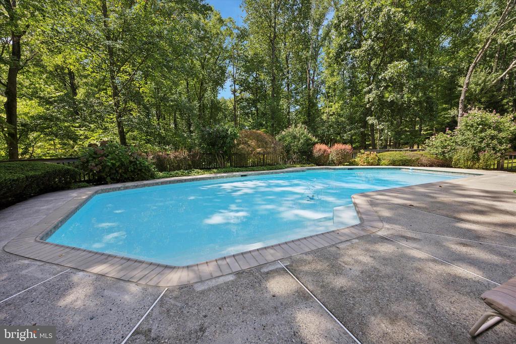 1 Lakeshore Dr