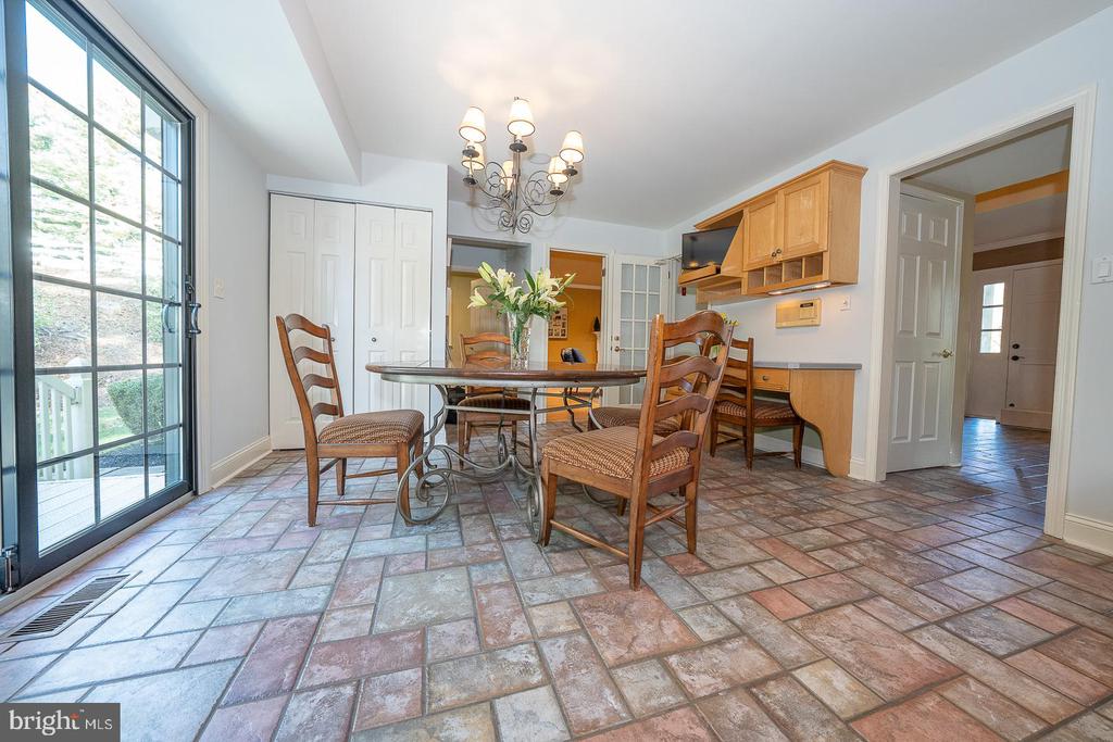 800 MAPLE GLEN LANE