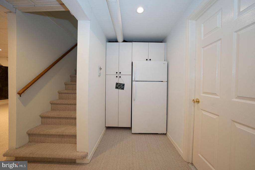 800 MAPLE GLEN LANE