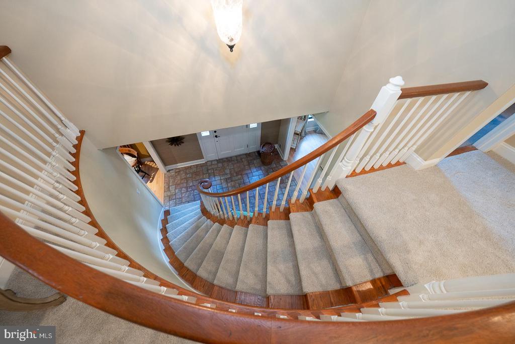 800 MAPLE GLEN LANE