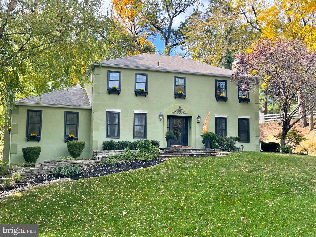 800 MAPLE GLEN LANE