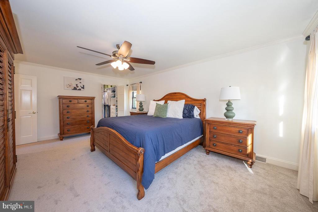 800 MAPLE GLEN LANE