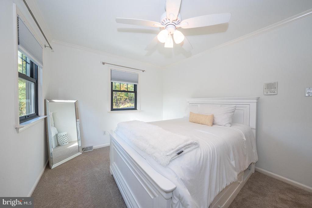 800 MAPLE GLEN LANE