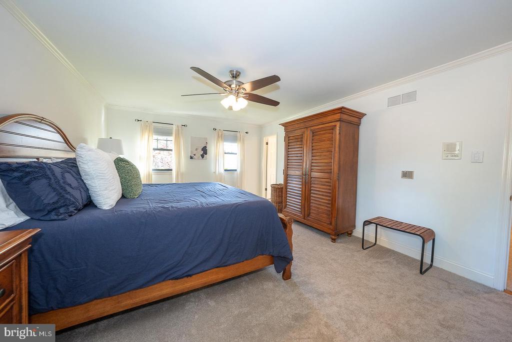800 MAPLE GLEN LANE