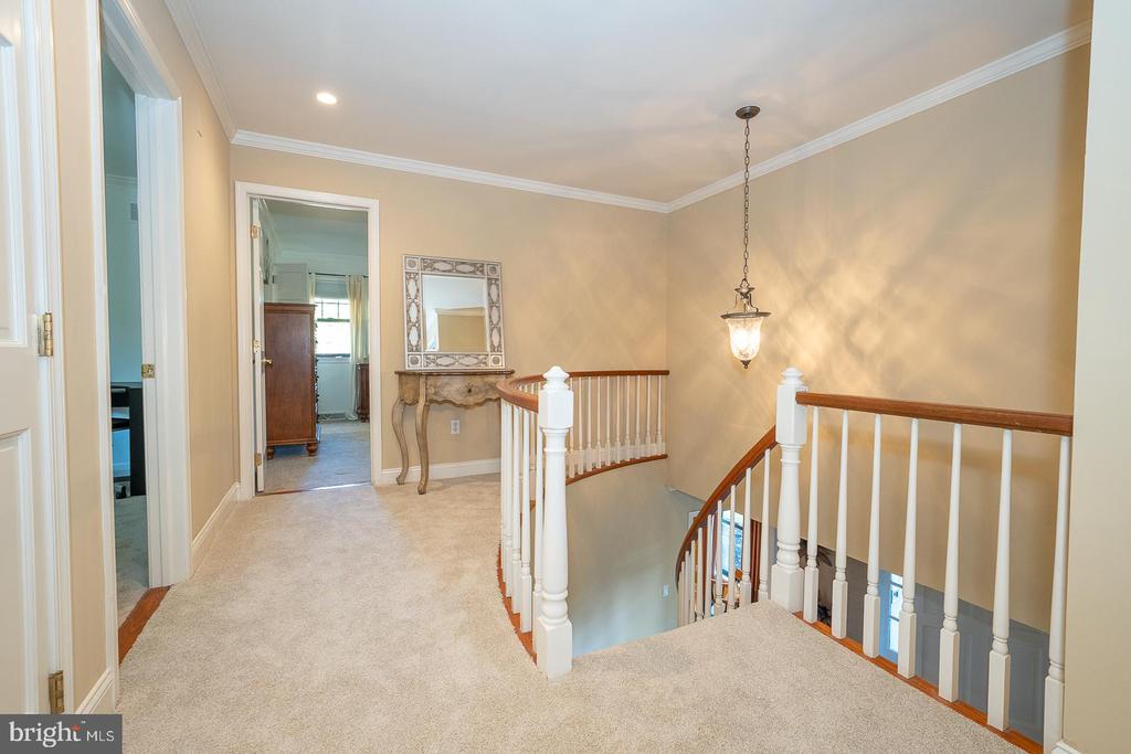 800 MAPLE GLEN LANE