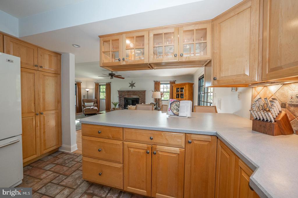 800 MAPLE GLEN LANE